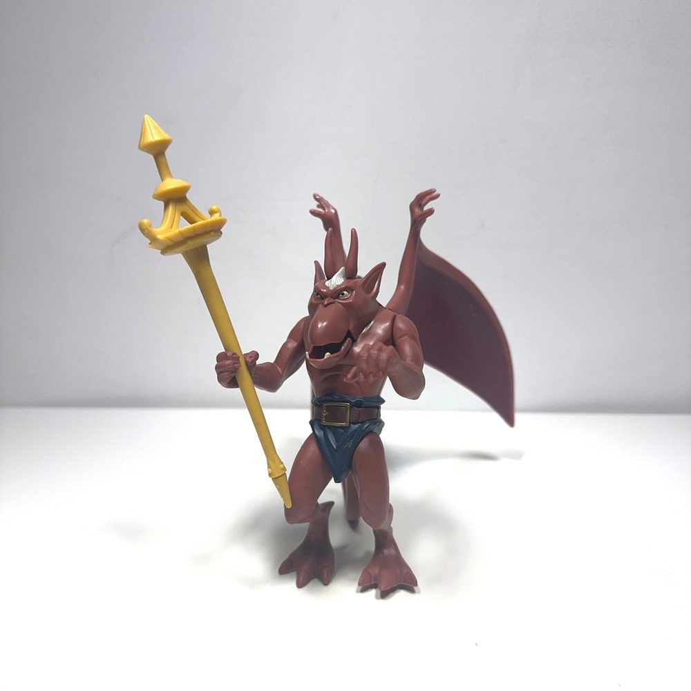 Kenner Gargoyles Brooklyn Action Figure with Wings and Staff Accessory